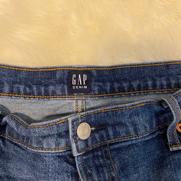 Gap Perfect Distressed Shorts - Picture 3 of 5